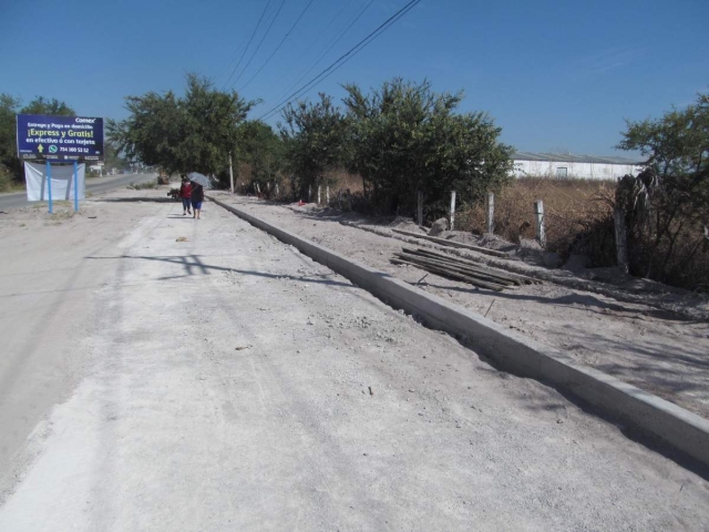  La vendedora de barbacoa dijo estar preocupada porque ya dijeron que en los próximos días cerrarán esa parte para construir, lo que alejará a los consumidores, en plena temporada decembrina. 