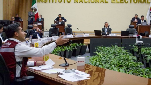 Morena califica de &#039;mafia electoral&#039; a consejeros del INE; así le respondió Lorenzo Córdova (Video)