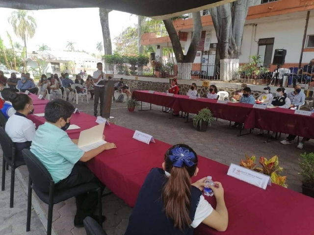 Participaron 15 estudiantes de primaria en el concurso de oratoria donde se eligió a los representantes.