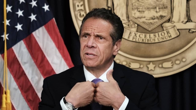 Renuncia Andrew Cuomo, gobernador de Nueva York.