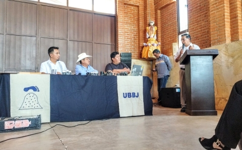 Dona Agur Arredondo biblioteca y hemeroteca a UBBJ, plantel Tlaltizapán