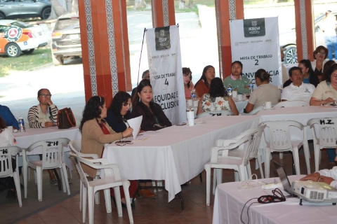   Maestros de todo el estado convergieron en Zacatepec para abordar temas relacionados con el entorno escolar y la presentaci&oacute;n de resultados del primer periodo de trabajo. 