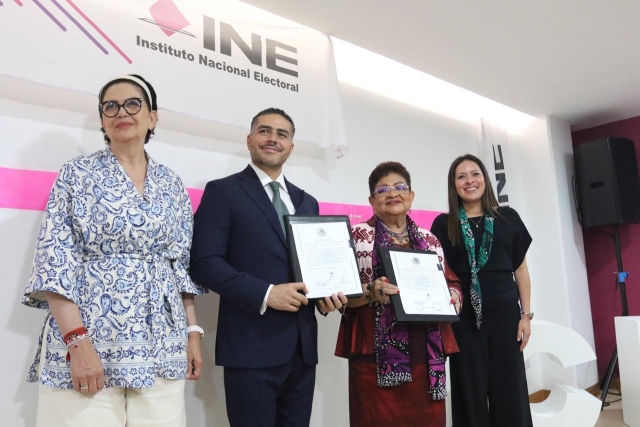 García Harfuch y Ernestina Godoy reciben constancia como senadores de CDMX