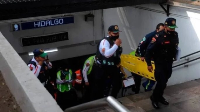 Joven pierde la vida tras ser empujada a las vías del metro por su exnovio