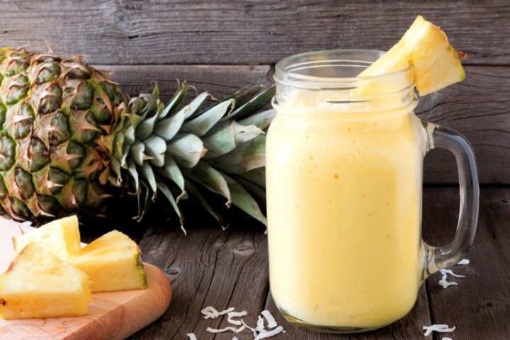 Prepara este licuado de piña para llenarte de energía durante el día