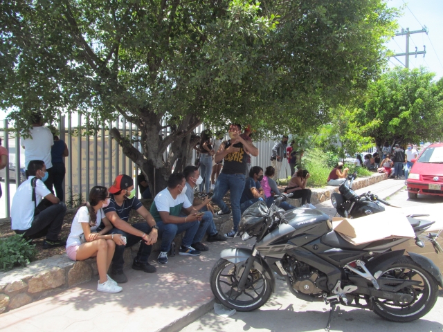 Para detectar casos positivos de covid-19, la Secretaría de Salud instaló nuevamente el módulo de atención en el hospital Meana de Jojutla, que esta semana tuvo mucha demanda, principalmente de jóvenes. 