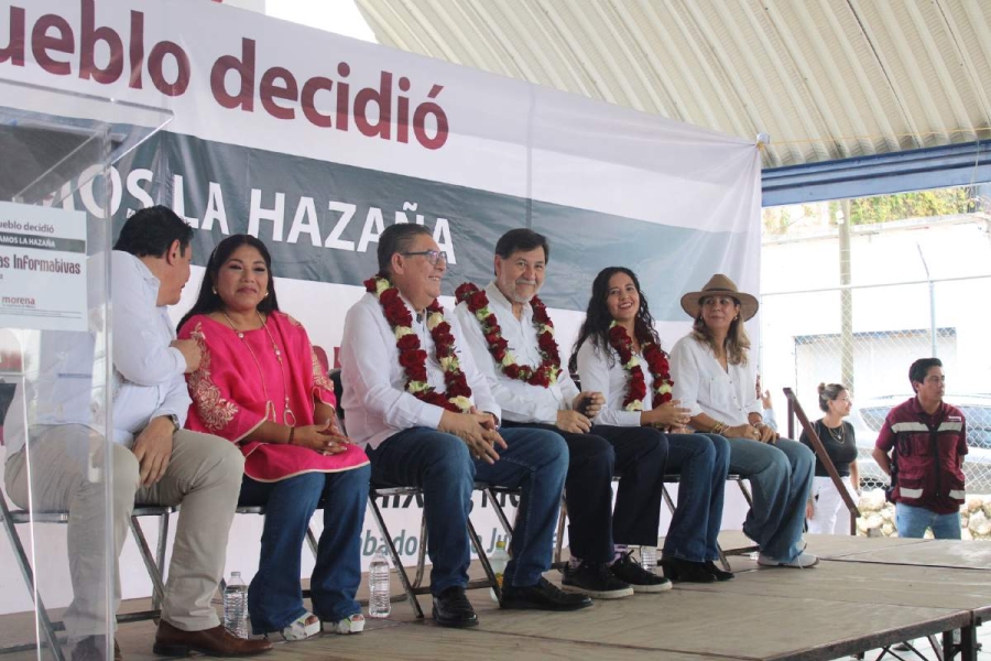 Víctor Mercado y Gerardo Fernández Noroña convivieron con temixquenses este sábado durante una asamblea informativa y de agradecimiento.  