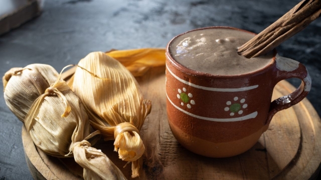 Disfruta el invierno con la receta más fácil de champurrado casero