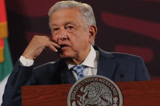 AMLO acusa al INE de poner obstáculos para voto en el extranjero