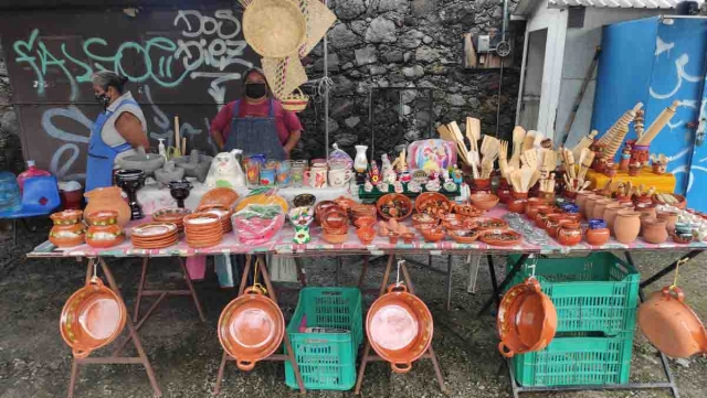 Espera las fiestas patrias para vender ollas de barro