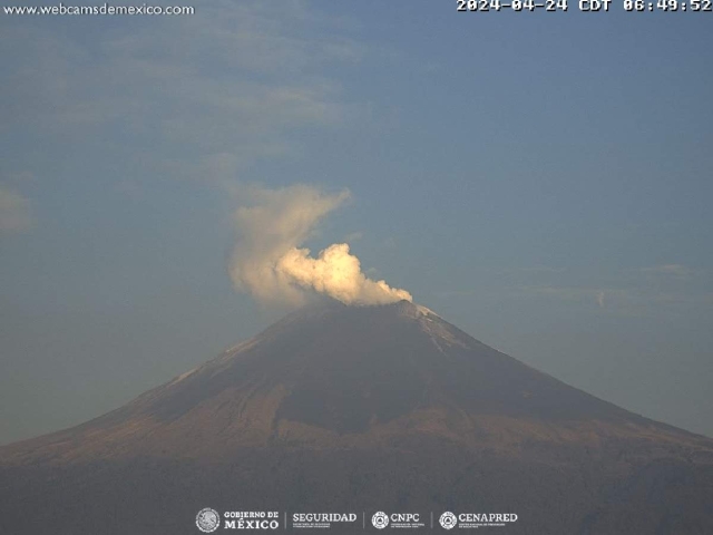 Después de semanas de calma, el Popocatépetl volvió a tener actividad.