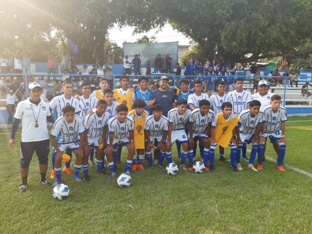 Caudillos Zapata ganó en penales el punto extra 4-2 sobre los cañeritos.