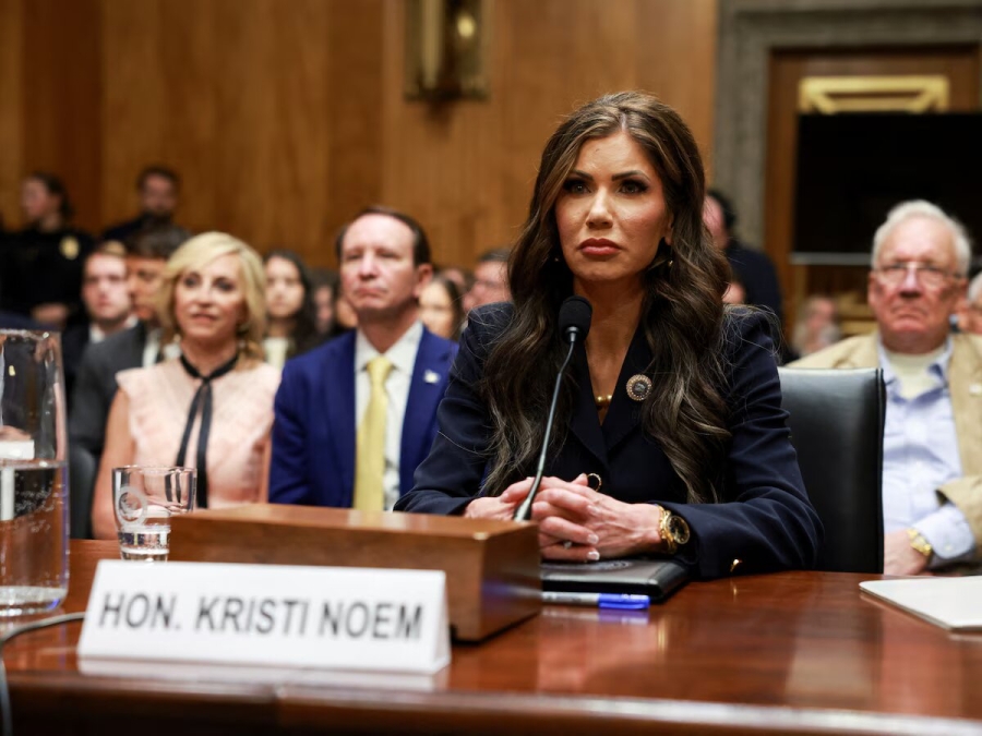 Kristi Noem promete promete reactivar el programa ‘Quédate en México’