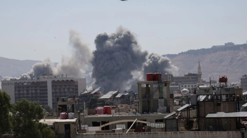 Israel lanza bombardeos contra fuerzas sirias en Damasco y Sweida