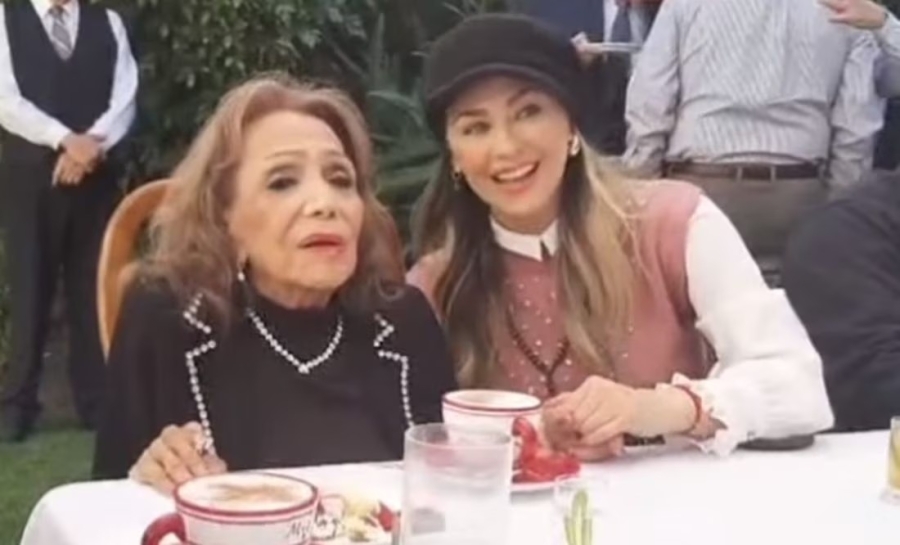 Así celebró sus 97 años 'María Victoria' junto a Aracely Arámbula