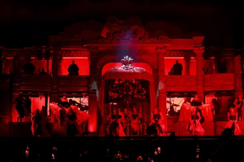 Lady Gaga enfrenta falla técnica en Coachella 2025, pero brilla con profesionalismo