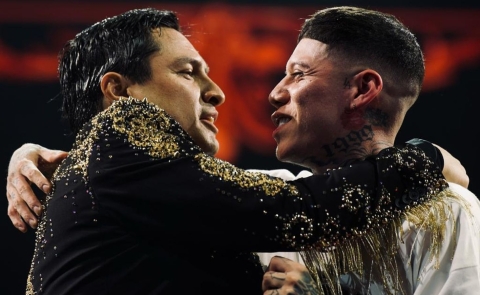 Julión Álvarez sufre caída al invitar a Santa Fe Klan al escenario en pleno concierto