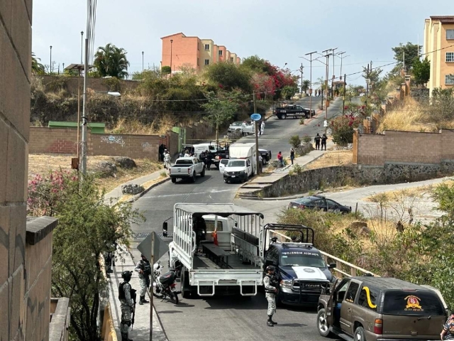  La víctima quedó en el asiento del conductor de un auto.