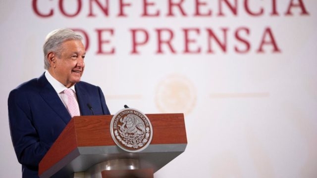 Al menos 20 empresas nacionales y extranjeras no han pagado sus impuestos: AMLO