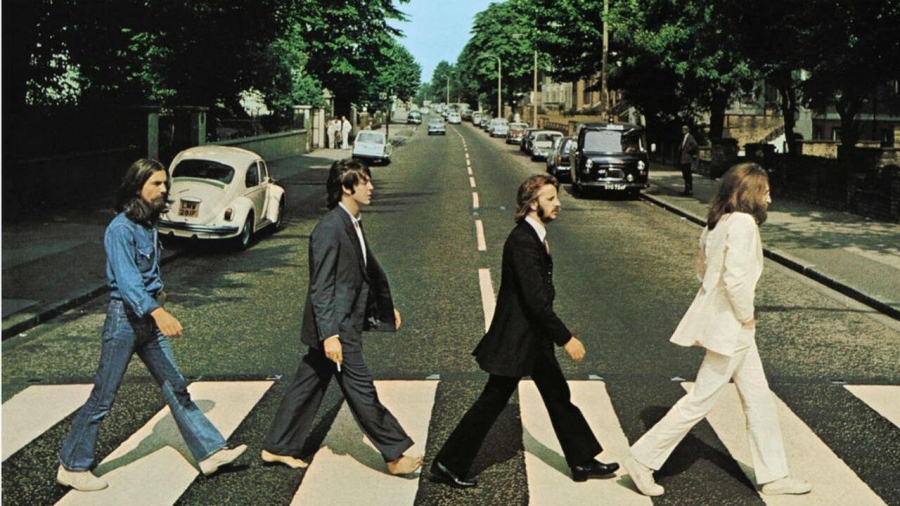 En el Día de The Beatles, su canción restaurada con IA brilla en los Grammy