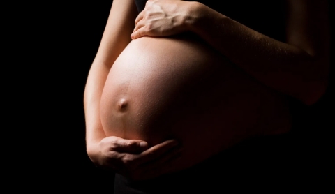 ¿Por qué cambia la piel durante el embarazo? Esto dicen los expertos