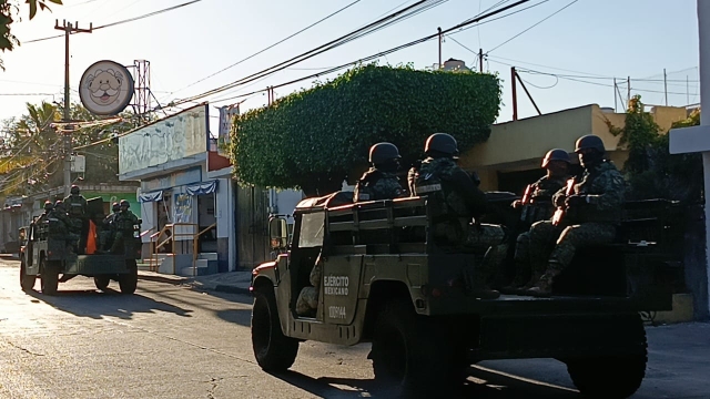 Patrulla Ej&eacute;rcito Mexicano calles en Cuernavaca