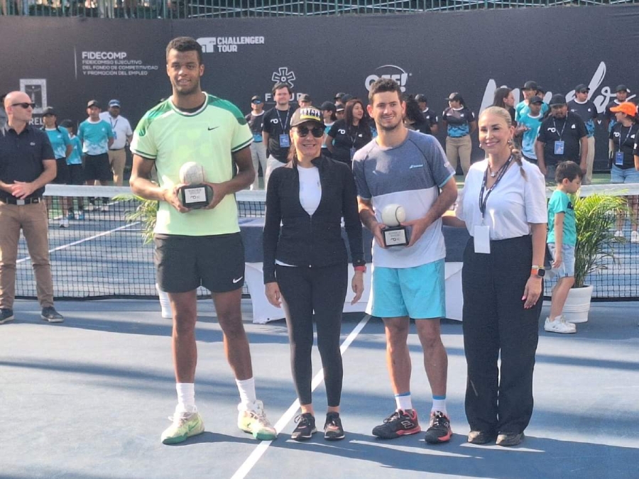 El tenista galo derrotó en dos sets 7-5 y 7-5 a su rival cafetero, en la final de singles, que duró dos horas.