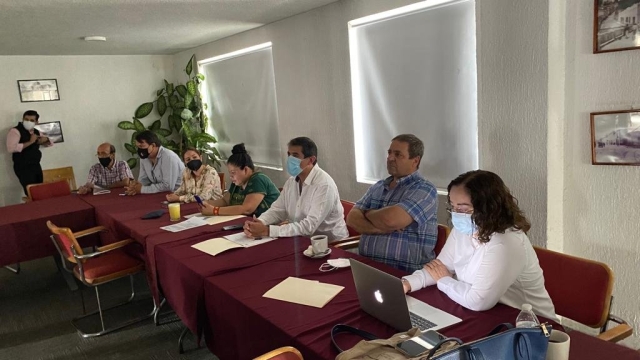 El secretario de Salud, Marco Antonio Cantú Cuevas, se reunió con representantes de la Canirac con el objetivo de dar a conocer las disposiciones sanitarias en materia de tabaco y promover la importancia de los espacios libres de humo.