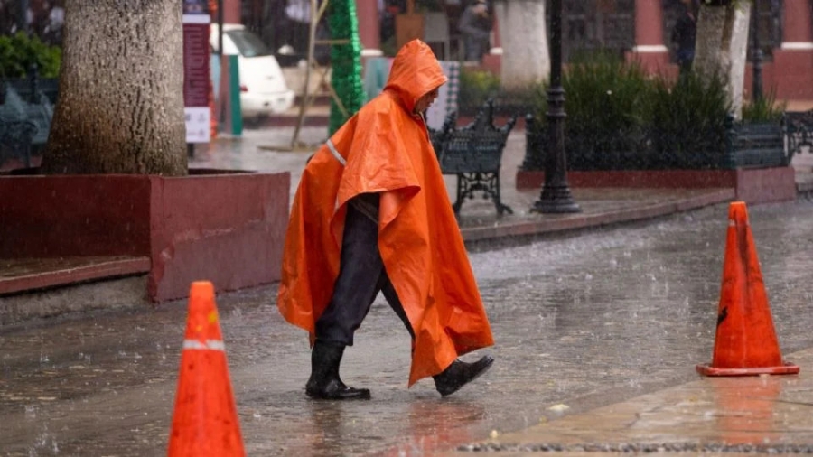 Suspenden clases en siete municipios de Sinaloa por lluvias intensas