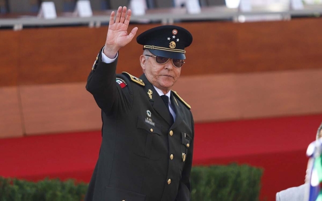 Salvador Cienfuegos reaparece en la conmemoración de la Marcha de la Lealtad