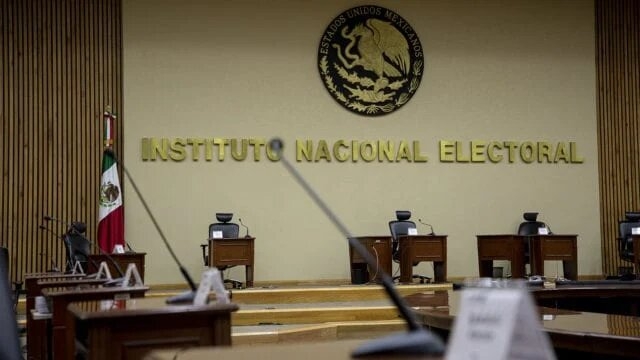 INE ordena a partidos postular al menos 5 mujeres como gobernadoras
