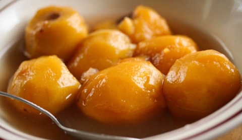 Día del Abuelo: Prepara duraznos en almíbar, un postre fácil y delicioso