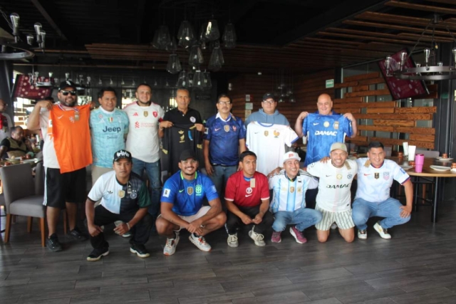 Los 16 finalistas de la Copa recibieron ayer los nuevos uniformes que lucirán en la segunda etapa del torneo.