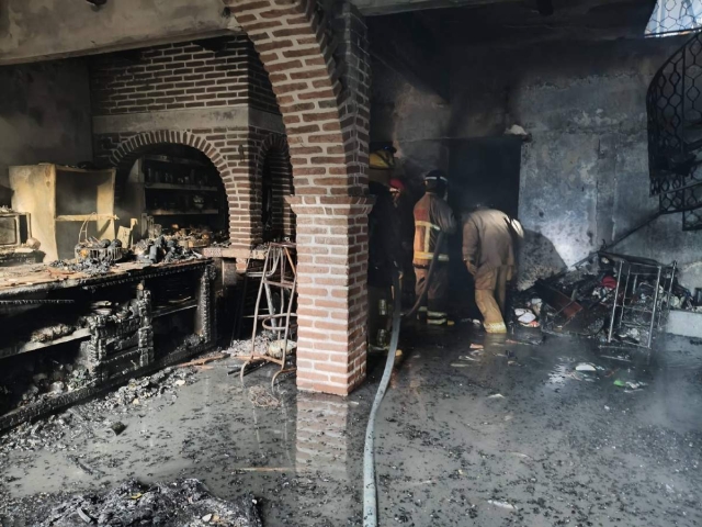 El incendio acab&oacute; con la vida de tres personas y consumi&oacute; la vivienda en su totalidad.
