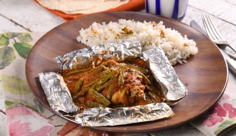 Mixiote de pollo, una receta tradicional mexicana ideal para la comida