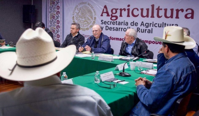 Gobierno federal alcanza acuerdo con agricultores y transportistas