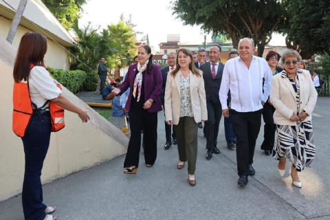 Celebra SNTE promoci&oacute;n para docentes 