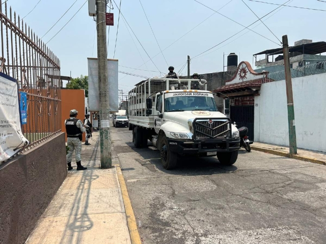 Elementos de la Guardia Nacional resguardaron la escena del crimen hasta que retiraron el cadáver.