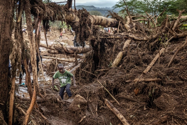 Colapso de represa en Kenia deja 45 fallecidos