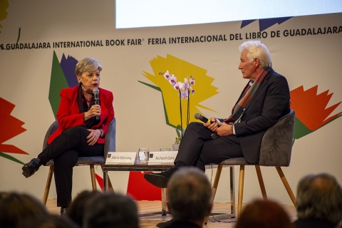 B&aacute;rcena es abucheada en la FIL Guadalajara tras elogiar a Sheinbaum