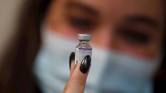 Vacuna COVID de Pfizer se venderá en México en estas farmacias