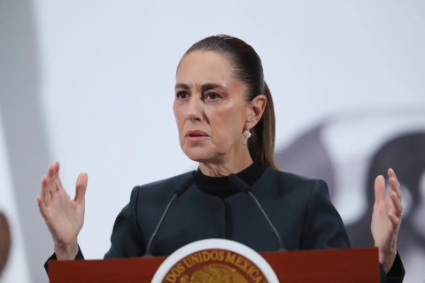 Sheinbaum condena violencia en Campo Militar durante protesta por los 43 normalistas