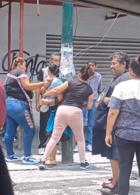 La mujer fue entregada a la Policía.