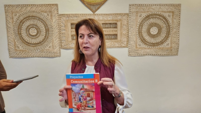 Celebra Margarita González Saravia distribución de los Libros de Texto Gratuitos en Morelos
