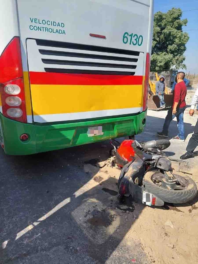 La moto resultó con algunos daños.