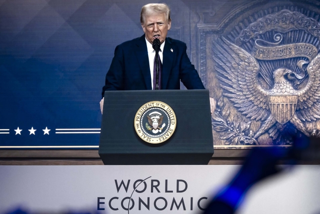 Trump advierte a empresas: &#039;Fabriquen en Estados Unidos o paguen aranceles&#039;