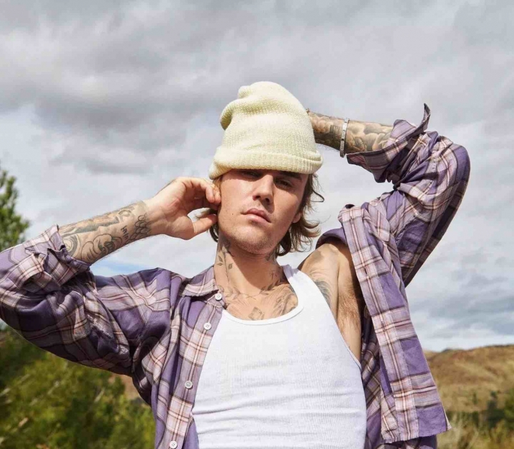 El desaire de Justin Bieber a los fans que lo esperaban afuera de su casa