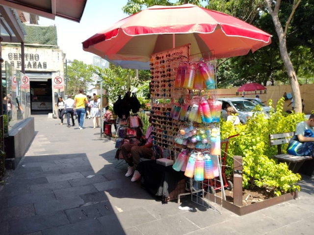 Mucha gente sobrevive en la economía informal.