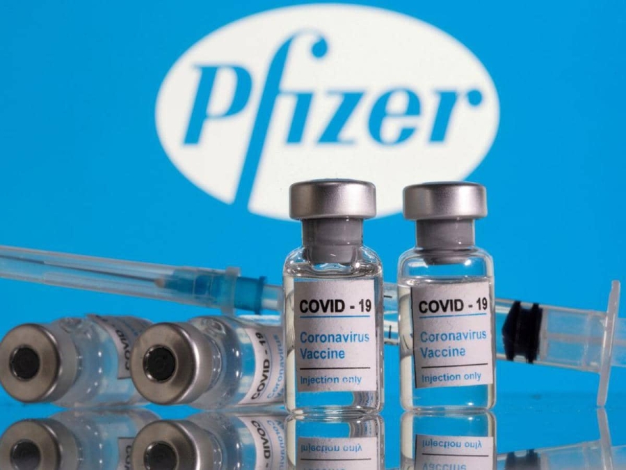 Pfizer busca autorización de dosis de refuerzo para todos los adultos.