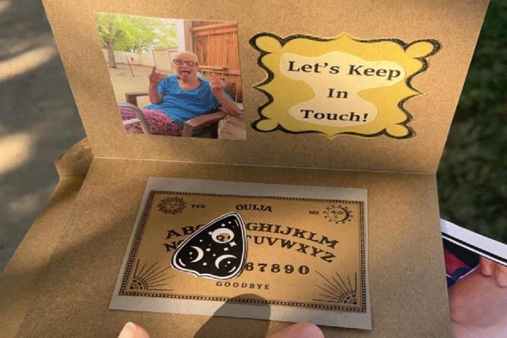 Abuelita se despide con ouijas de regalo para su funeral: ‘Sigamos en contacto’